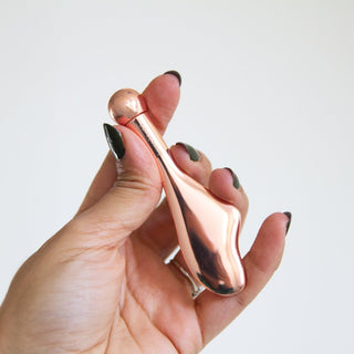 Triluxe Gua Sha Eye Roller - by Savor Beauty - 
