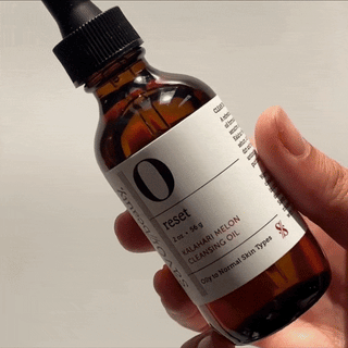 GIF of bottle being held, and dropper being pulled out of bottle